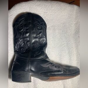 8.5D Laredo black cowboy boots